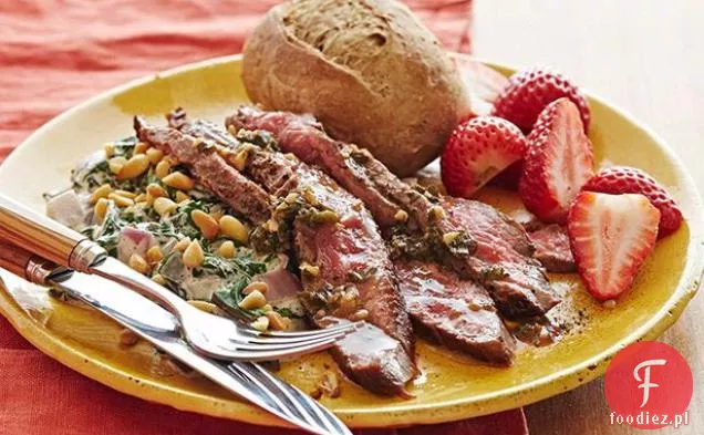 Stek z flanki ze śmietaną boczniakiem szwajcarskim i orzeszkami piniowymi