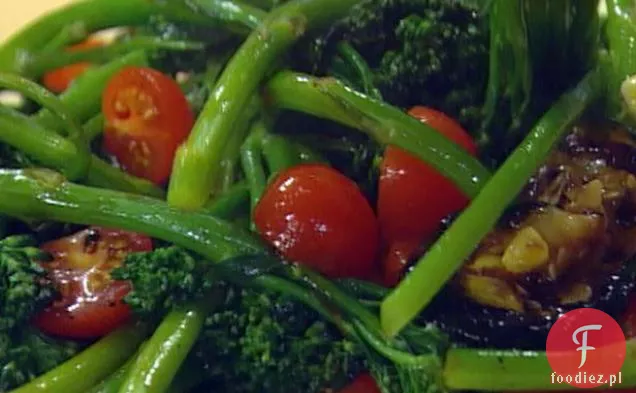 Broccolini z grillowaną cukinią i letnim kabaczkiem