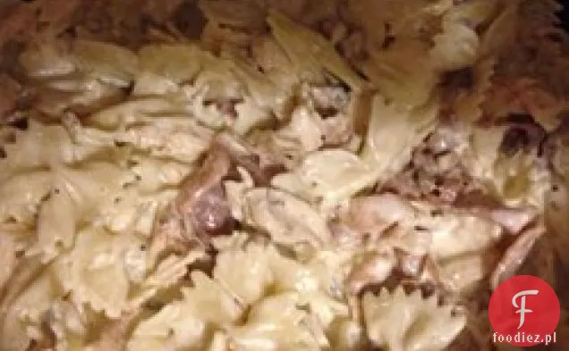 Makaron z kurczakiem i muszką z sosem śmietanowym Asiago