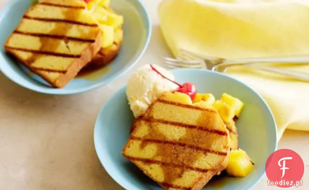 Grillowany ananas z tortem i sosem Rumowo-karmelowym