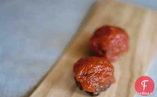 Spaghetti z grillowanymi krewetkami, cukinią i salsą Verde