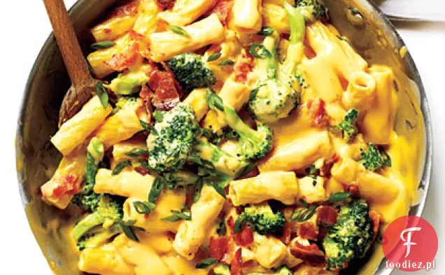 Boczek z brokułami makaron z serem