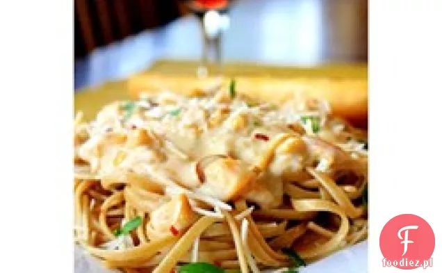 Kremowy Linguine z sosem z małży