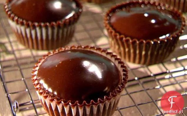 Babeczki z sernikiem czekoladowym z lukrem Ganache