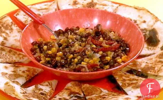 Dzikie grzybowe Quesadillas z ciepłą salsą z Czarnej Fasoli