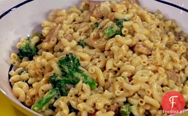 Makaron z serem Cheddar z kurczakiem i brokułami