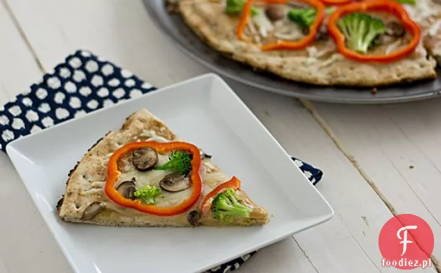 Tajska Pizza Z Brokułami, Pieczarkami I Czerwoną Papryką