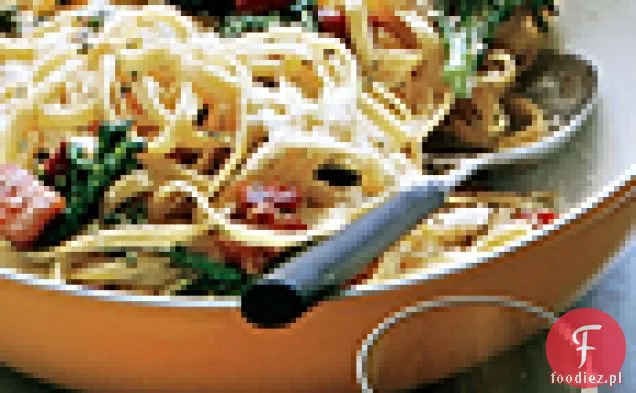 Cytrynowy Fettuccine z brokułami i pancettą 