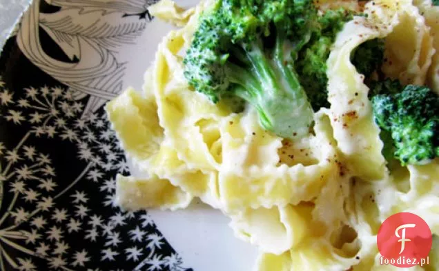 Fettuccini Alfredo Z Brokułami