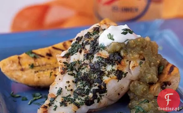 Grillowany Grouper z Plantanami i salsą Verde