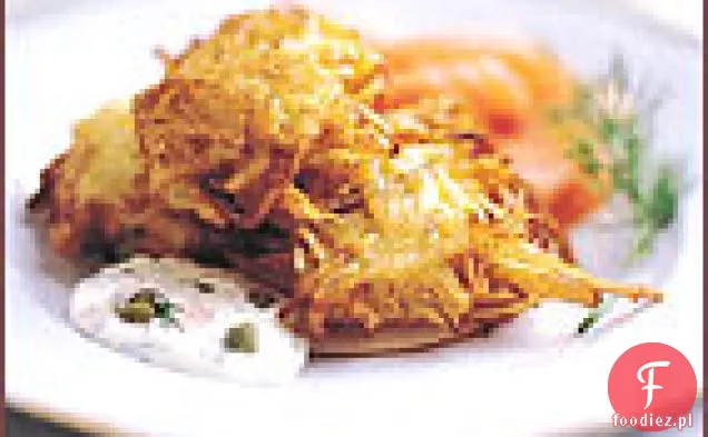 Naleśniki pasternakowe z wędzoną rybą i kwaśną śmietaną