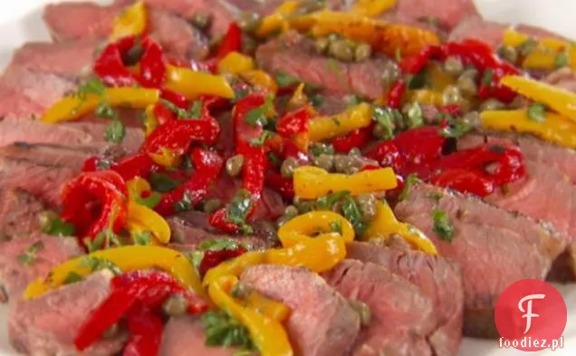 Grillowane steki z polędwicy z pieprzem i salsą Kaparową