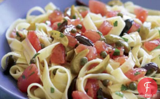 Fettuccine Z Pomidorami, Kaparami I Oliwkami