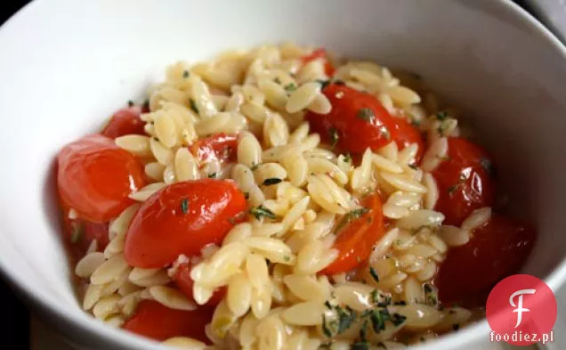 Kolacja: Orzo z pomidorkami koktajlowymi, kaparami i cytryną