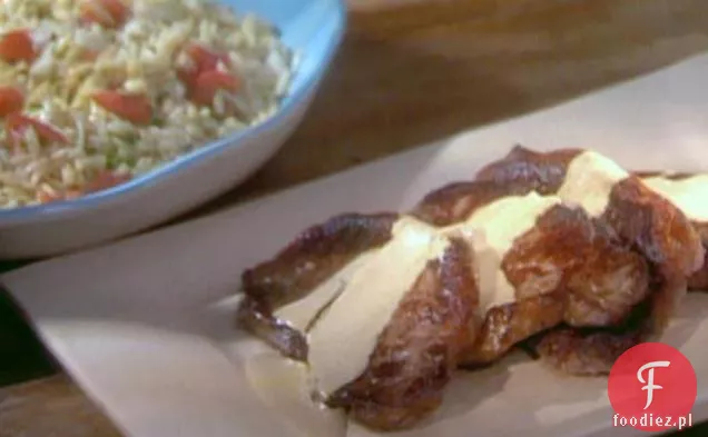 Czosnkowo-ziołowa Sałatka z polędwicy i Orzo z koprem włoskim, pomidorami i Oregano