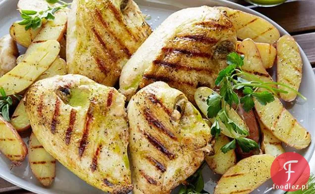 Grillowany kurczak z pieczonym czosnkiem-Oregano Vinaigrette i grillowanymi ziemniakami Fingerling