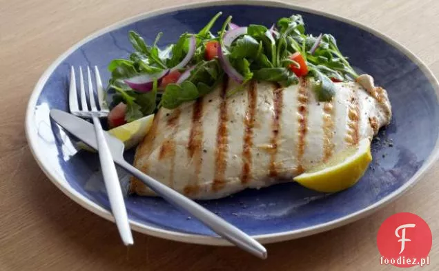Grillowany Paillard z kurczaka z cytryną i czarnym pieprzem oraz sałatką Rukolowo-pomidorową