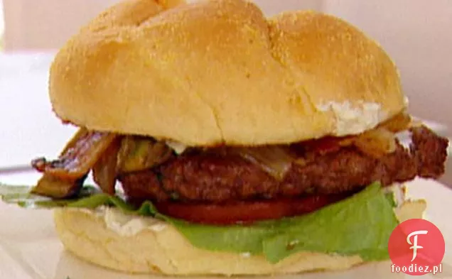 Grillowane kalifornijskie hamburgery z awokado B-L-T z karmelizowaną cebulą Chipotle