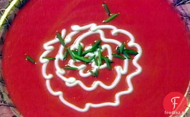 Schłodzona zupa buraczana ze szczypiorkiem
