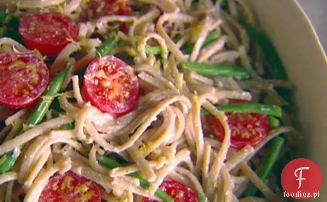 Pełnoziarnisty Linguine z fasolką szparagową, ricottą i cytryną