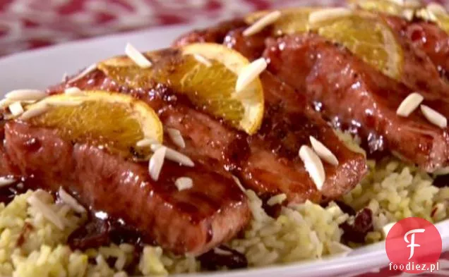 Glazurowany łosoś z suszonym wiśniowym ryżem szafranowym