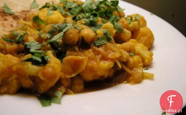 Kolacja: Curry Kalafior Z Ciecierzycą I Pomidorami