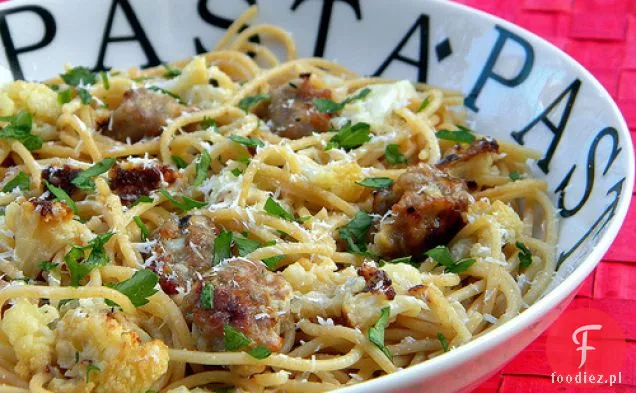 Spaghetti Z Pieczonym Kalafiorem I Kiełbasą