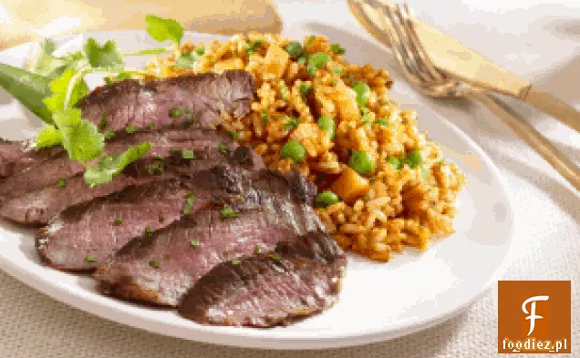Grillowany stek z czerwonym ryżem pomidorowym