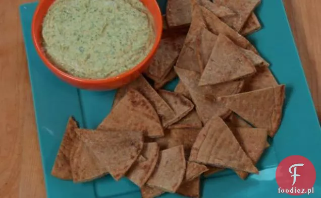 Dip z białej fasoli i kolendry z prażonymi chipsami Pita