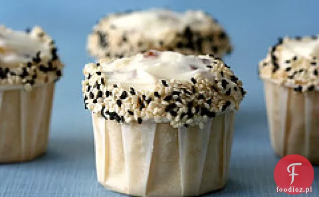 Mooncake Cupcakes (babeczki wypełnione pastą fasolową z daktylami-ananasem