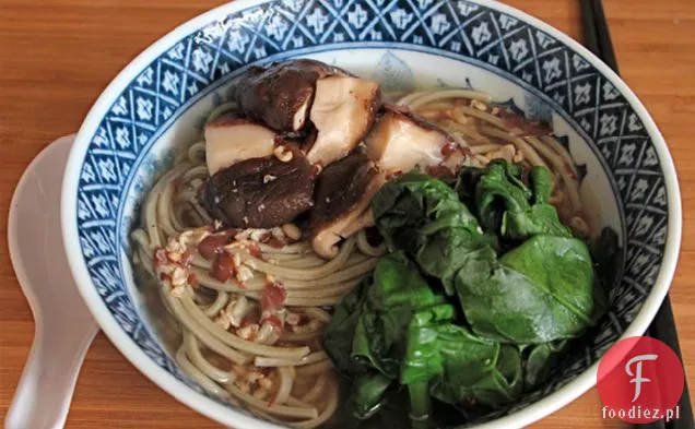Szybka i łatwa zupa {zupa miso z makaronem Soba lub fasolą Mung