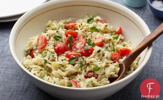 Orzo z fetą i pomidorami