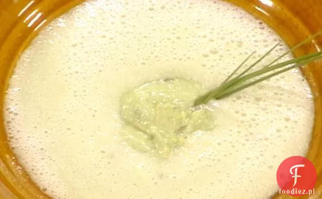 Zupa ogórkowa z kremem Wasabi-awokado