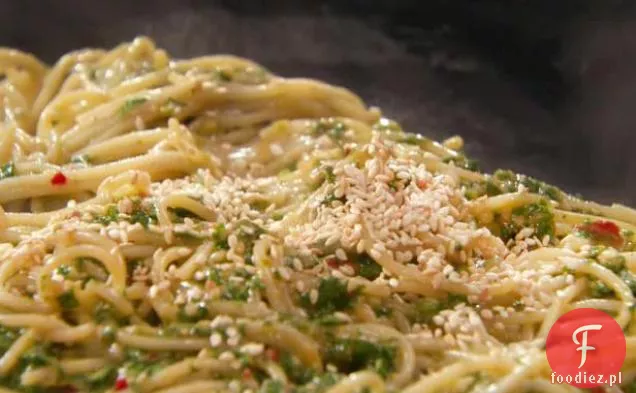 Pesto po tajsku z makaronem ryżowym