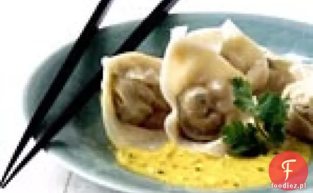 Pierogi z łososiem w sosie kokosowym Curry