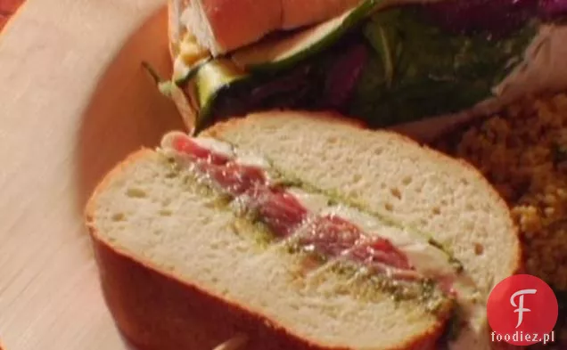Kanapki z mozzarellą, Prosciutto, Pesto i śliwkowymi pomidorami
