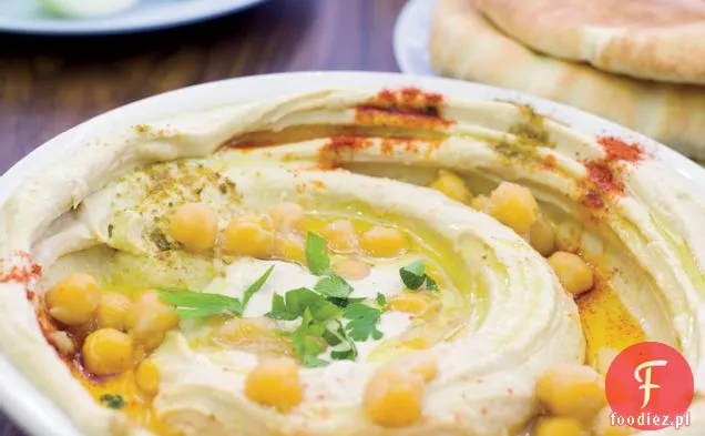 Izraelski Hummus z papryką i całą ciecierzycą