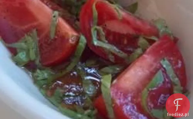 10-Minutowa Pomidorowa Sałatka Z Bazylią