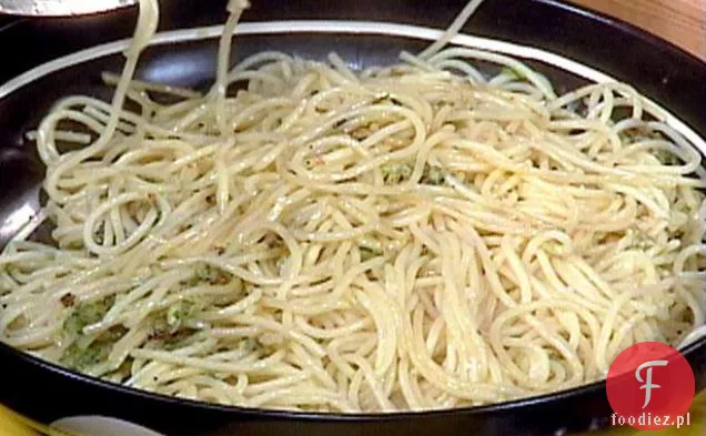 Spaghetti z cukinią i czosnkiem