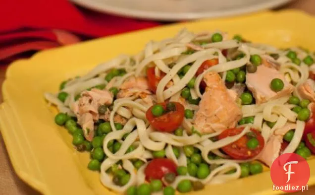 Łosoś i warzywa Linguini
