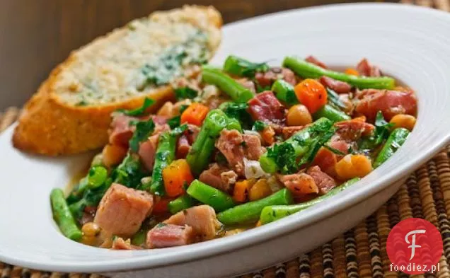 Zupa z szynki i ciecierzycy