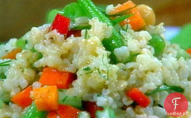 Sałatki ryżowe warzywne z fasolą