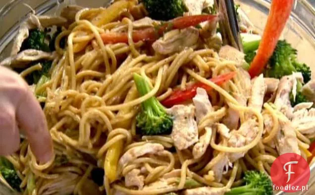 Makaron Szechuan z kurczakiem i brokułami