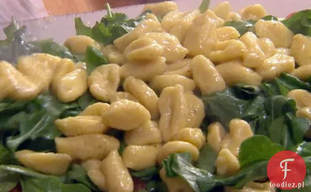 Sałatka Gnocchi z ciepłą bazylią z Carpaccio z pomidorów