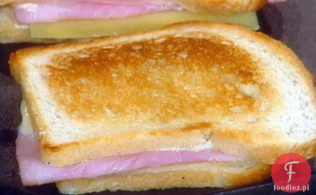 Croque a la Rachelle moje podejście do francuskiego grillowanego sera i szynki sammys