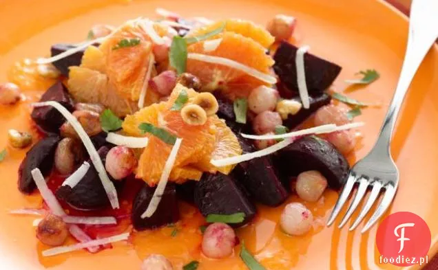 Sałatka z pieczonych buraków, cebuli i pomarańczy