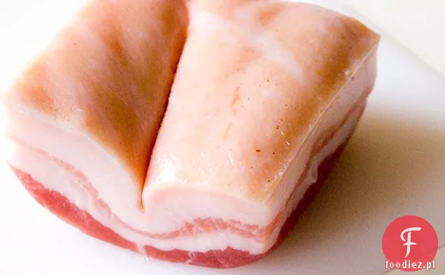 Jedz za 8 dolców: kurczak duszony w papryce z Puree z ciecierzycy i chrupiącą szalotką