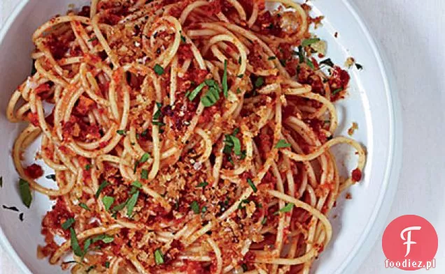 Spaghetti z pesto z suszonych pomidorów i migdałów