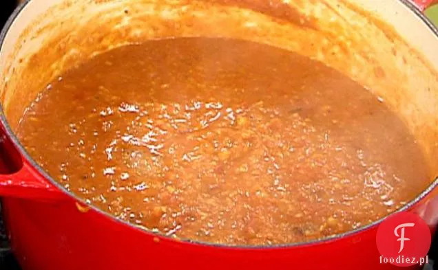 Indyjska przyprawiona ciecierzyca i ognista zupa pomidorowa