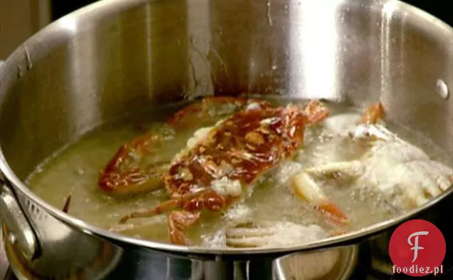 Krab smażony na patelni z marynowaną cebulą i czosnkiem Aioli